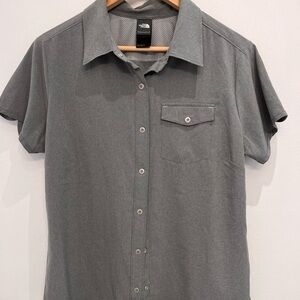 2/40$North face gray short sleeve shirt size large